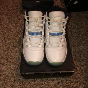 Air jordan legend blue 11’s